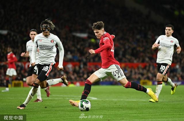 备受球迷和 备受球迷和